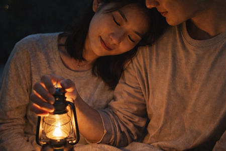 當愛不是綁住你，而是把心裡的燈點亮時